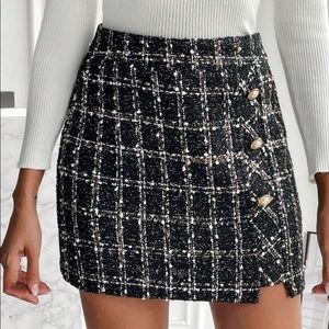 Tweed Plaid Gold Ornate Button Detail Skirt Size Large